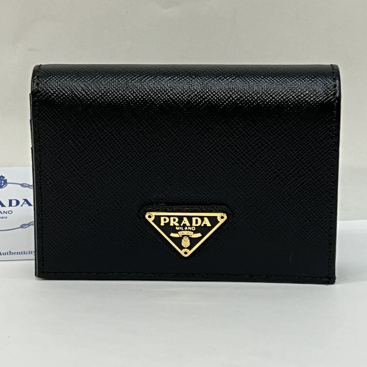 PRADA プラダ サフィアーノトライアングル財布 二つ折り財布 サフィアーノレザー ブラック 1ML009 【430】  の購入なら「質」の大黒屋（公式）